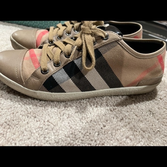 Burberry Sneakers Size 38 - Picture 1 of 14